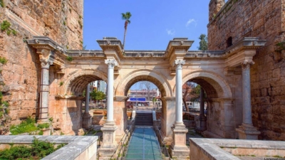 Antalya Hadrian Kapisi